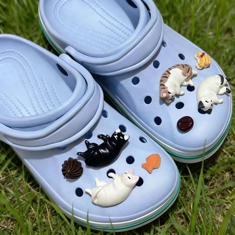 8PCS Hot Sale DIY Hole Shoes Charms for Cute Cartoon Cat Handmade Charms Designer Quality Garden Shoe Decoration Girl Gift