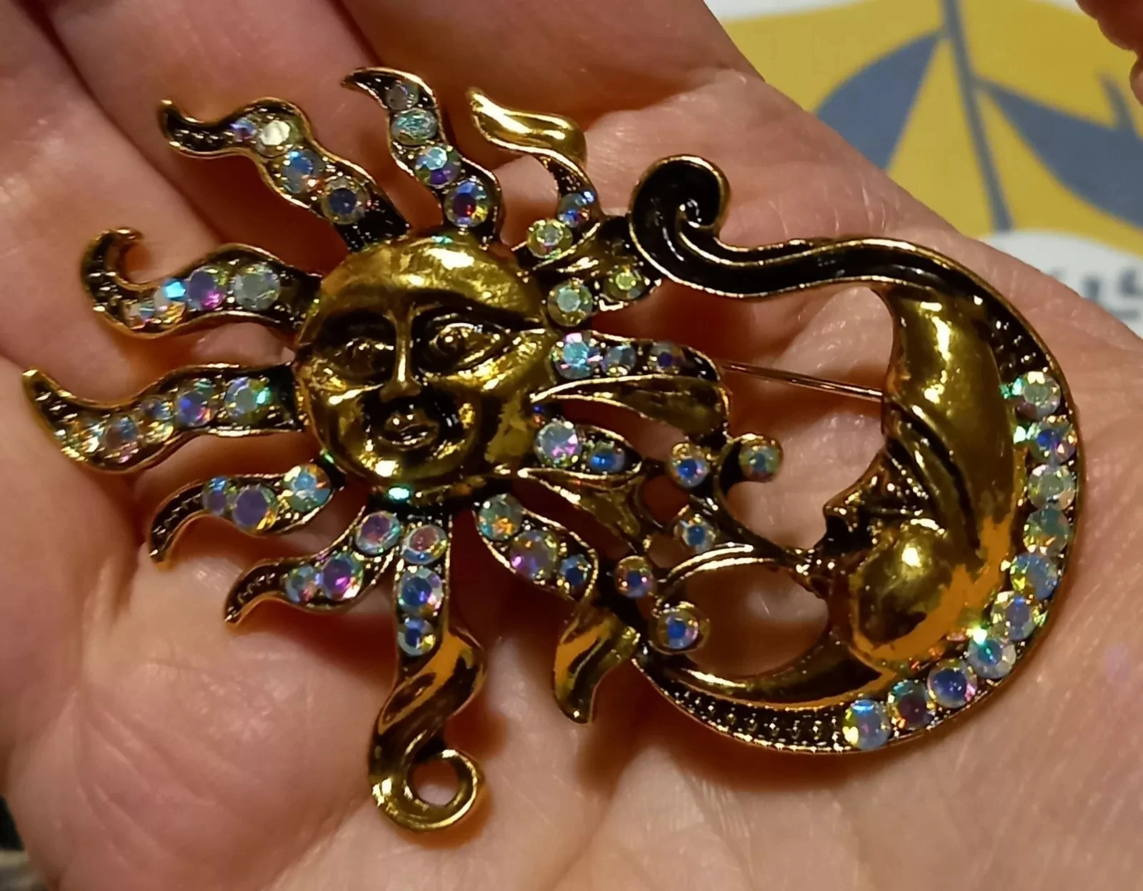 SHMIK Women Men Vintage Style Golden Sun & Moon Brooch Badges Beautiful Stunning Sparkly Unique Pin Buckles For Ladies\'s Coat