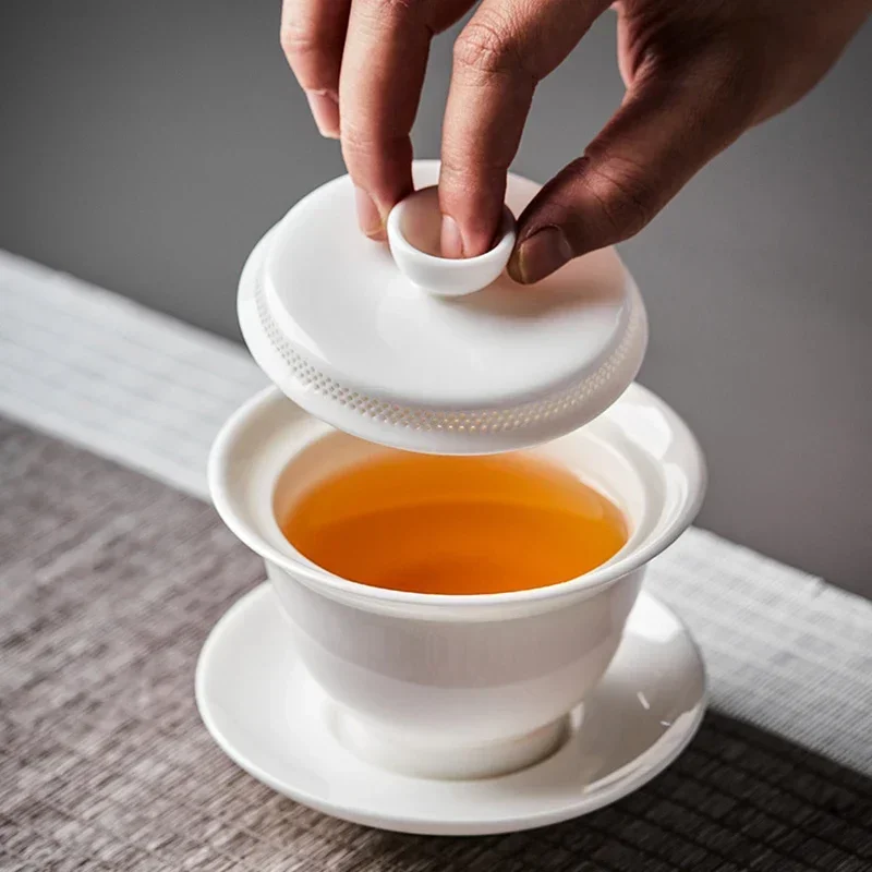 Porcelaine blanche de jade de graisse de mouton Gaiwan 360 °   Bol à thé filtré, conception Anti-brûlure, tasse à thé unique en céramique, service à thé Kung Fu