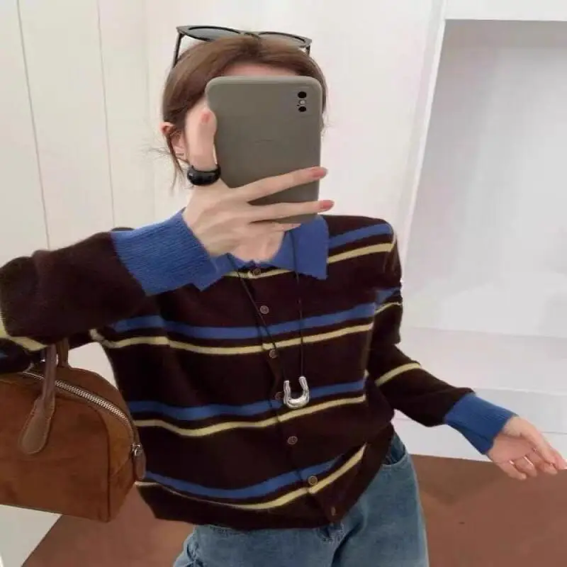 Pull Style coréen couleur chaude bloqué rayé pull tricoté pour les filles de déplacement en automne et en hiver nouveau pull doux tricoté