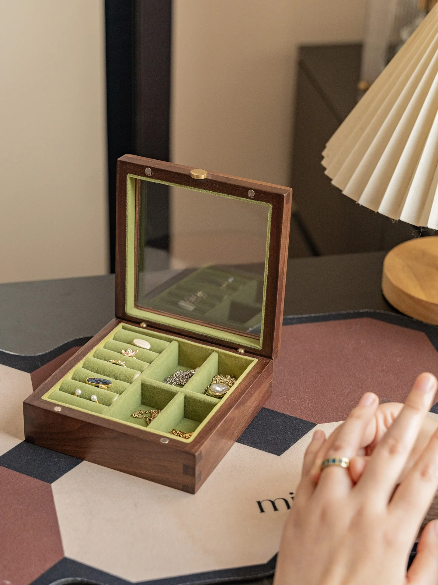 

Портативная деревянная шкатулка для украшений большой вместимости, многофункциональный футляр для хранения колец, защита от окисления, из натурального дерева, элегантный дизайн
