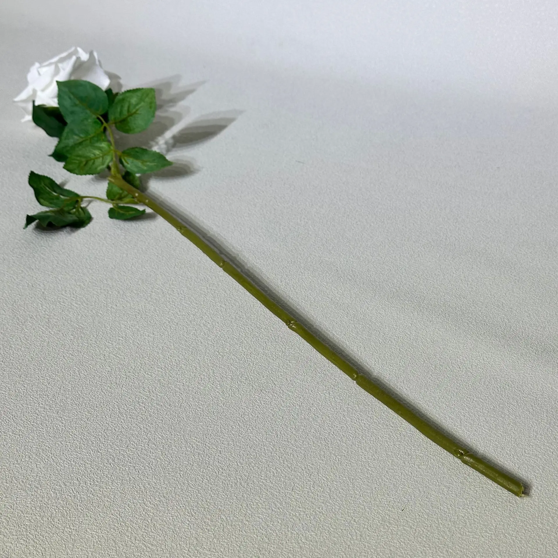 5 Stück Künstliche Feuchtigkeitsspendende Rosen mit Echtem Touch, Hochzeitsdekoration, Rosen-Brautstrauß, Party- und Eventdekoration, Heimdekoration, Kunstblumen – Detail 6