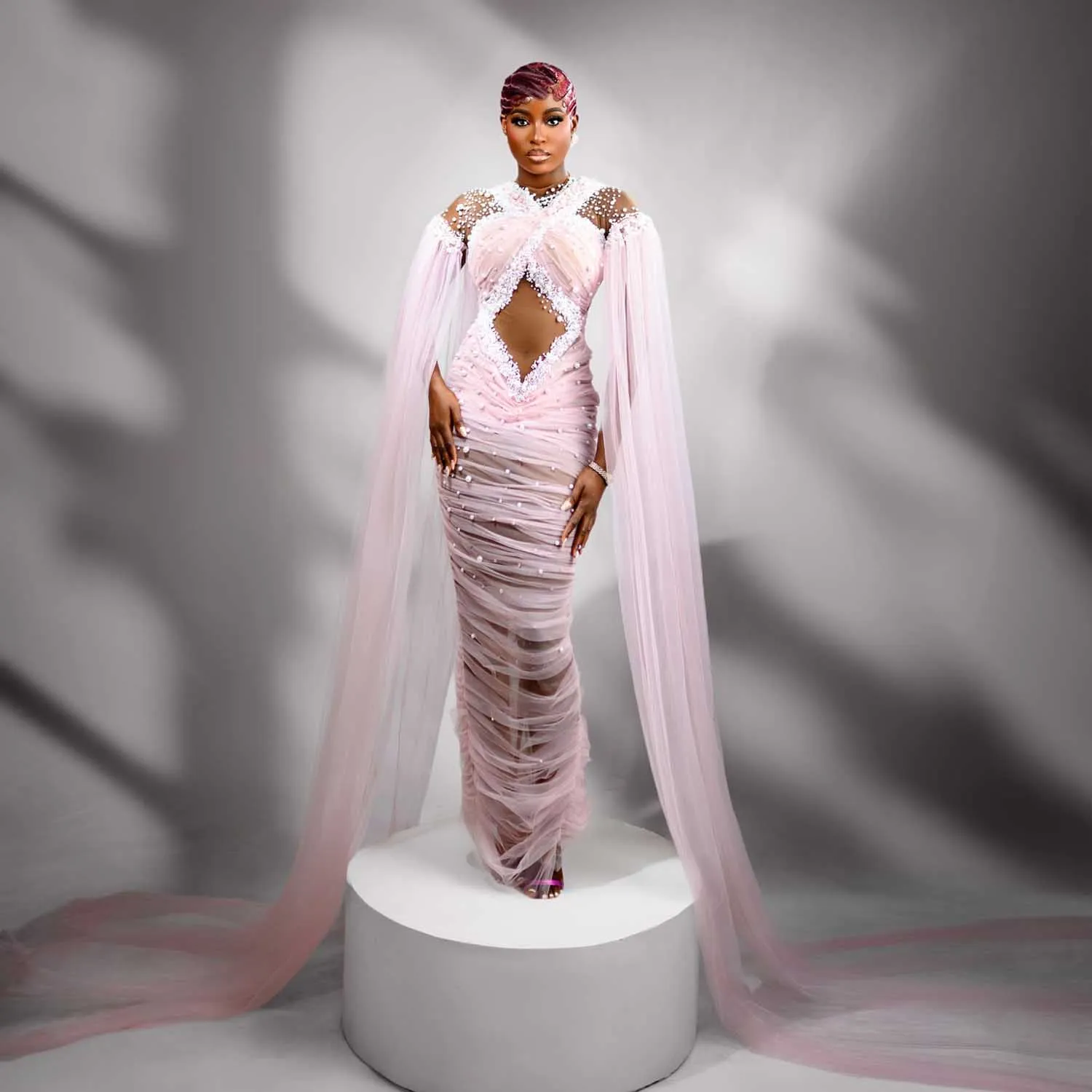 فستان حمل لؤلؤ فاخر لالتقاط الصور ورقبة شفافة وأكمام طويلة فساتين استحمام فريدة من نوعها شيفون مطوي Placzenieе дл