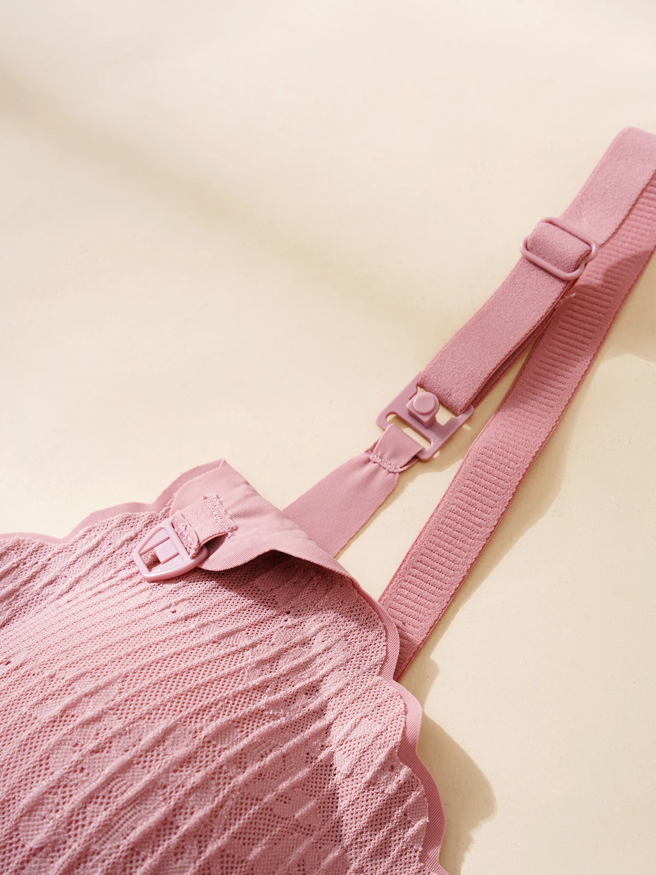 حمالة صدر للرضاعة للنساء الحوامل مع خطوط حواف مموجة ولا توجد حلقة فولاذية، صديقة للبشرة ومريحة للنساء الحوامل