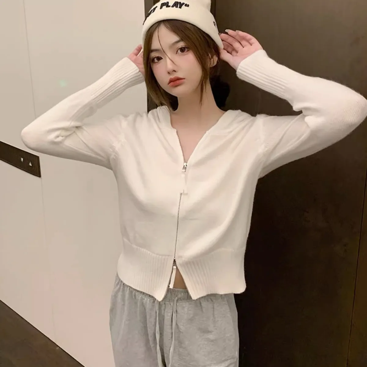 Age Reducing Explosive Street Hoodie Women\'s Knitted Cardigan High-end Gray Design Short High Waisted Sweater Small Stature