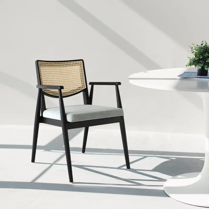 우드 라탄 식탁 의자 가정용 중세풍 캐주얼 팔걸이 등받이 의자 모던 심플 원목 식탁 의자