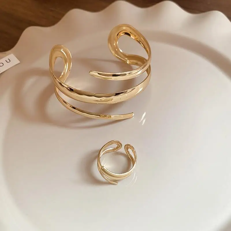 2Pcs Women Bracelet Ring Set Wide Face Geometric Lines Hollow Design Temperament Jewelry for Daily Party Date Gift