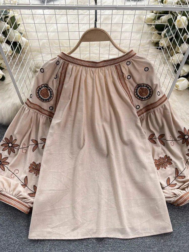 Women Spring Blouse Korean Version Embroidered Ethnic Style Embroidered Tassel Loose Tie Round Neck Bubble Sleeve Top D3522