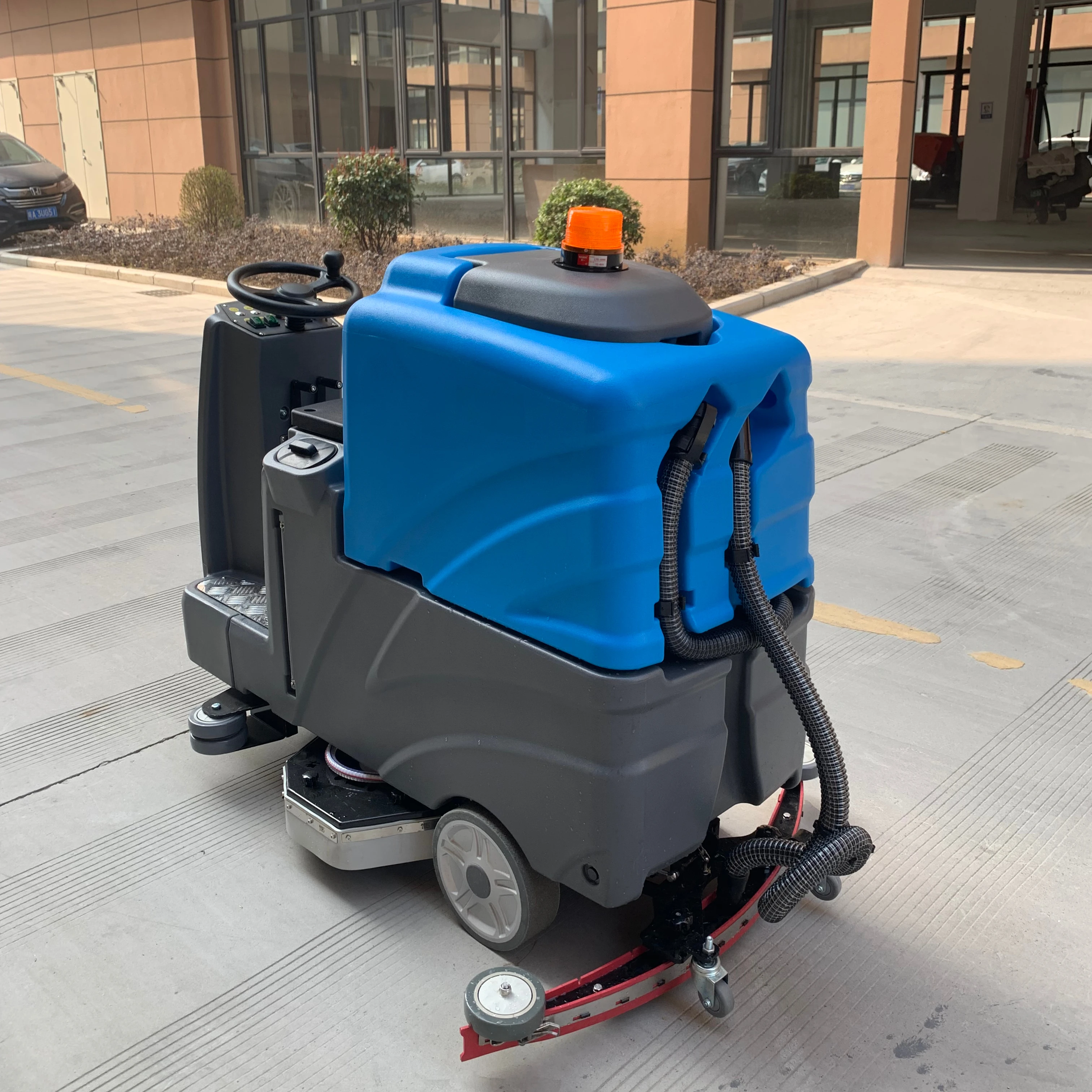 High Quality Commercial Ride-On Floor Scrubber Sweeper In-Stock Floor Washing Machine