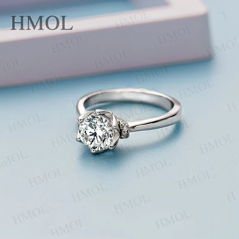 

Stunning Moissanite Round Cut Wedding Ring VVS1 925 Silver Engagement Ring Timeless Elegance for Women Perfect Bridal Jewelry