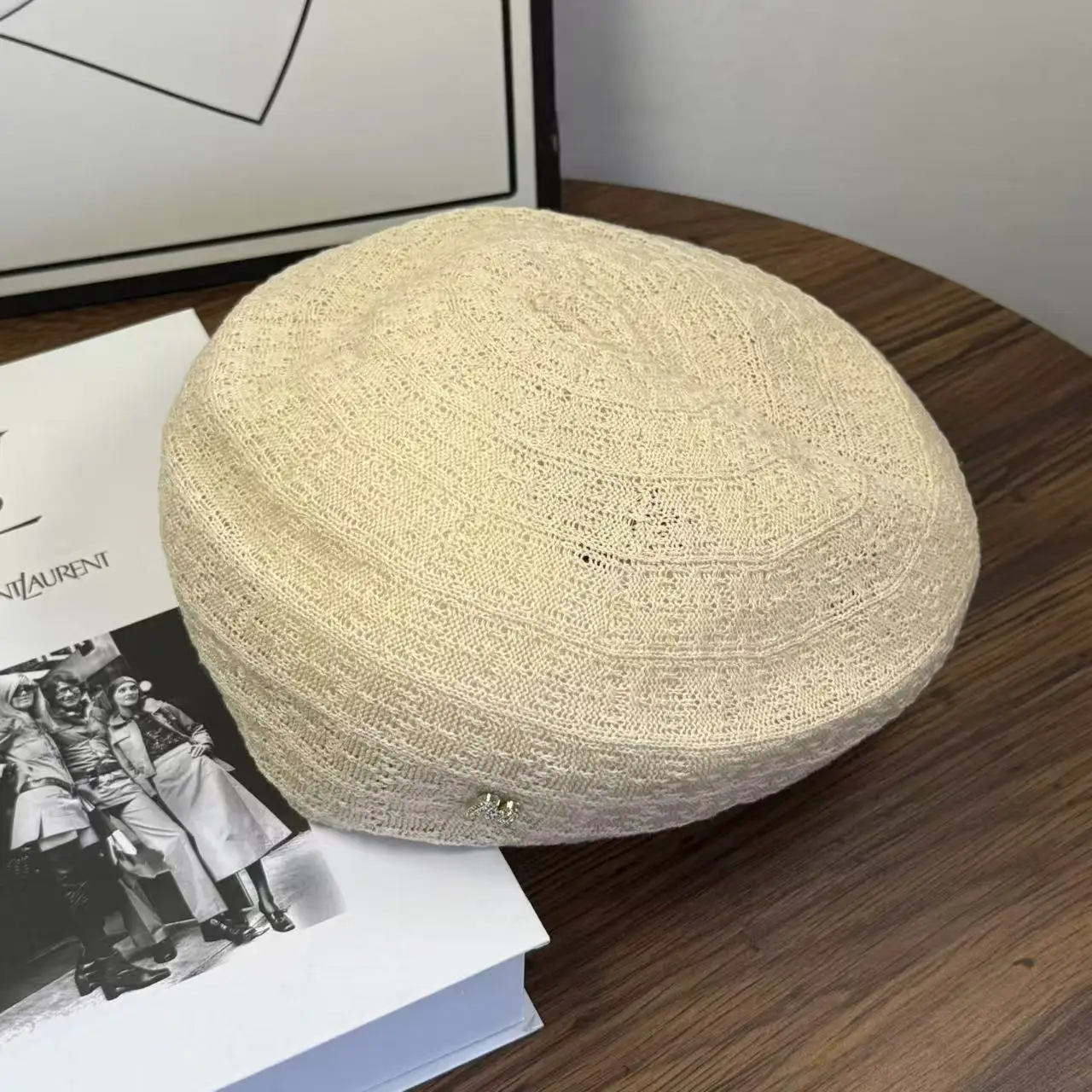 القبعة الفاخرة الخفيفة الجديدة لعام 2025 للنساء في الربيع والصيف هي قبعة كلاسيكية متعددة الاستخدامات للأمام #6