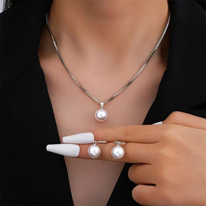 Conjunto de collar con colgante de perlas de imitación y pendientes de aro, diseño elegante para mujer, con cadena de eslabones chapada en oro, ideal como accesorio para bodas.