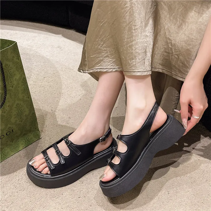 2024 Summer Luxury Sandals Clogs With Heel Comfort Shoes for Women All-Match Fashion Thick Outside Girls New Beach Gladiator Rom