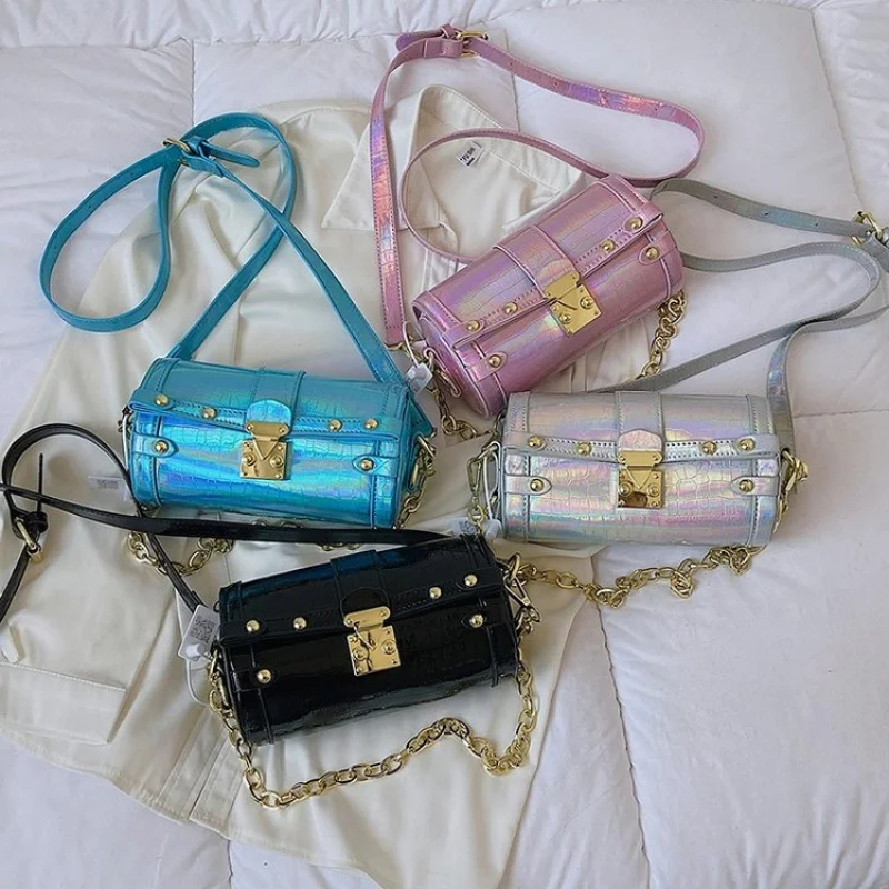 

Кожаная сумка-тоут с тиснением для женщин с изысканным стилем и элегантным рисунком.