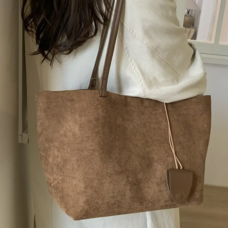 

Women's Bag Retro Suede Handbag Tote Bag 2026 Autumn and Winter New Trendy Commuting Single Shoulder Armpit Bag