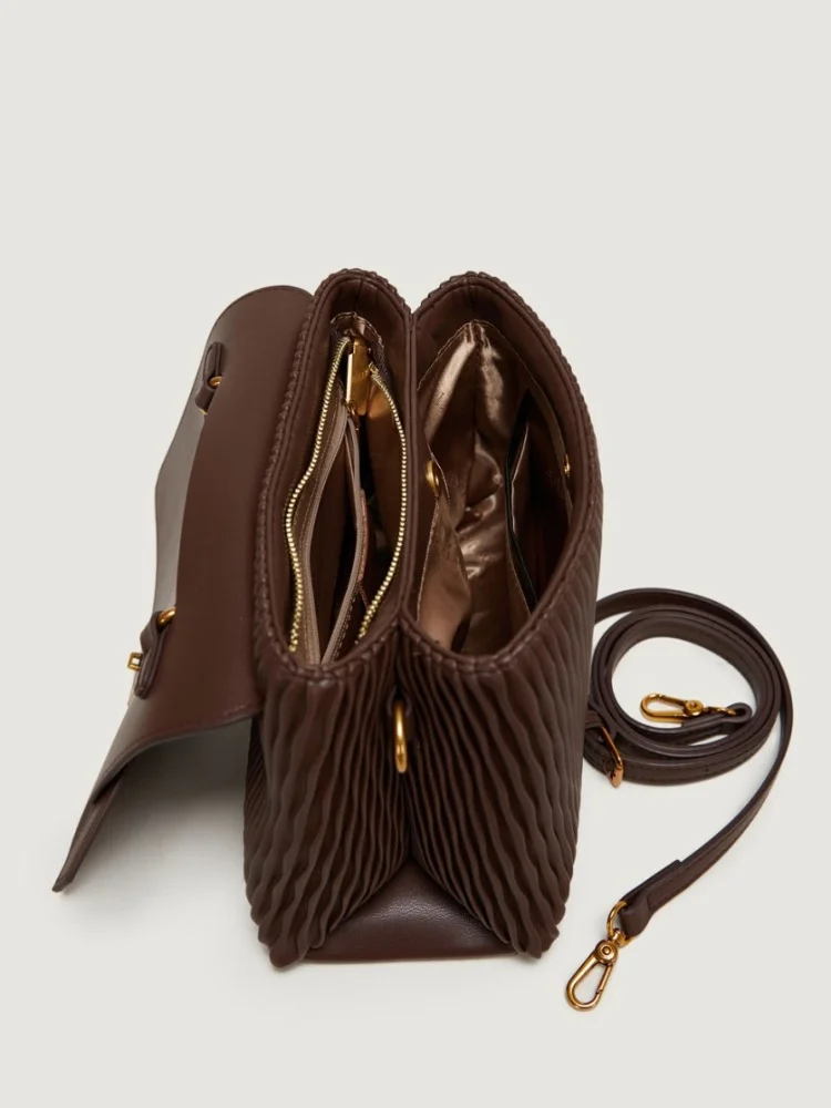 Tas Tangan Dekorasi Gesper Logam Kulit Pu Solid 2025 Tas Bahu Serbaguna Desain Berlipat Bergaya Tas Selempang Kasual Lembut Wanita