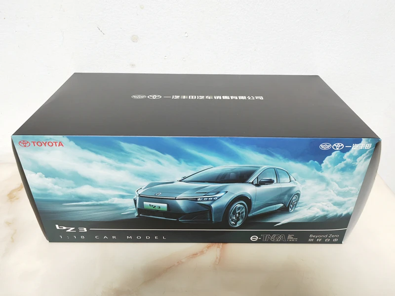 ダイキャスト 1/18 スケールオリジナル一汽トヨタ BZ3 E-TNGA 2023 合金車モデルグッズ玩具ギフトお土産ディスプレイ飾り