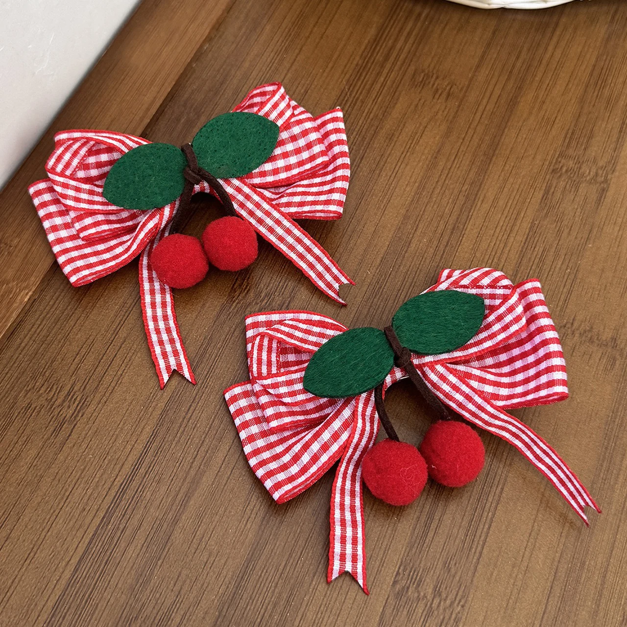 

Sweet Bowknot Hairpins Cherry Pendant Barrettes Red Plaid Duckbill Clips Pink Strawberry New Year Headwear Kids Hair Accessory
