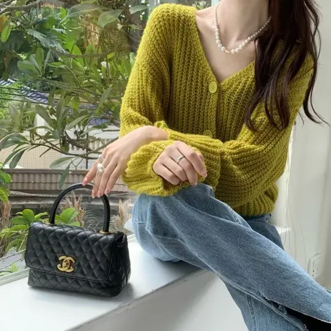가을 겨울 필수 아이템, 한국판 브이넥 골드 플라워 패턴 니트 카디건 – 레이지 스타일 두꺼운 실 신상