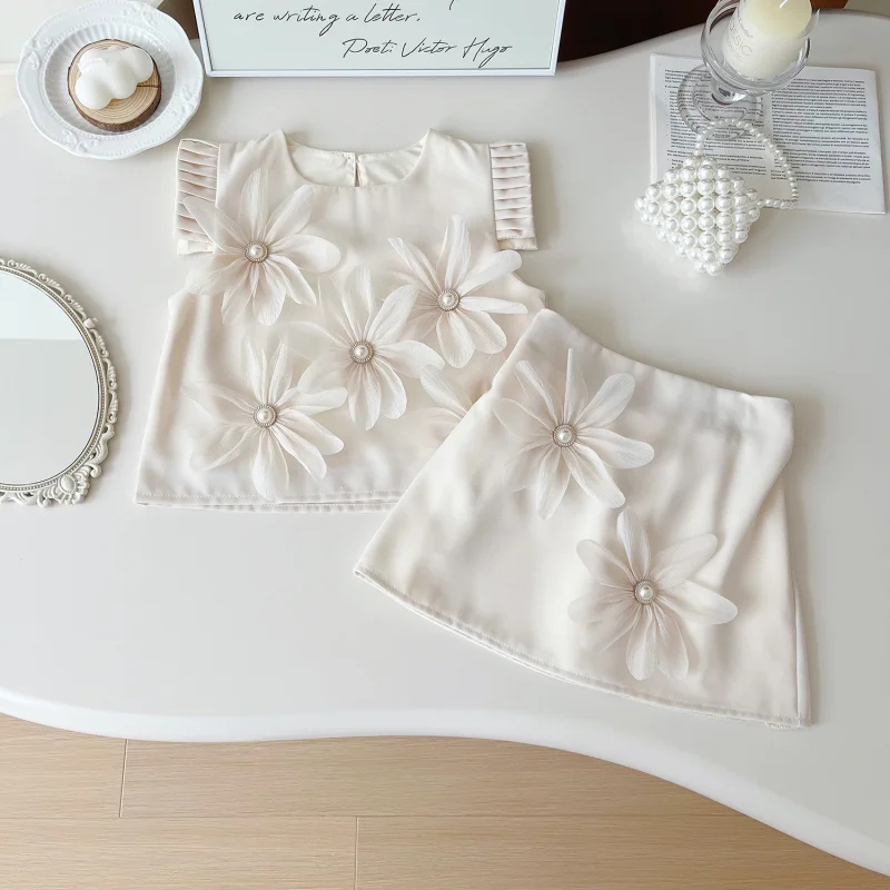 

Summer New Girls' round Neck Three-Dimensional Flower Flying Sleeve Doll Shirt+Two-piece Shorts Set