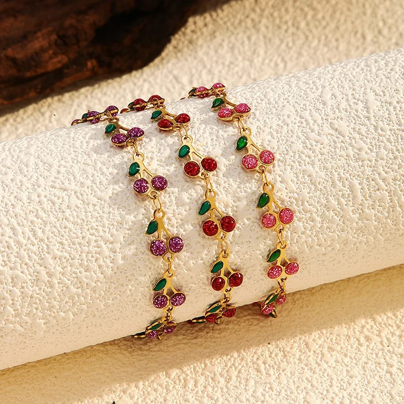 Pulsera con Cerezas, Chapada en Oro, Acero Inoxidable, Joyería Minimalista para Mujer
