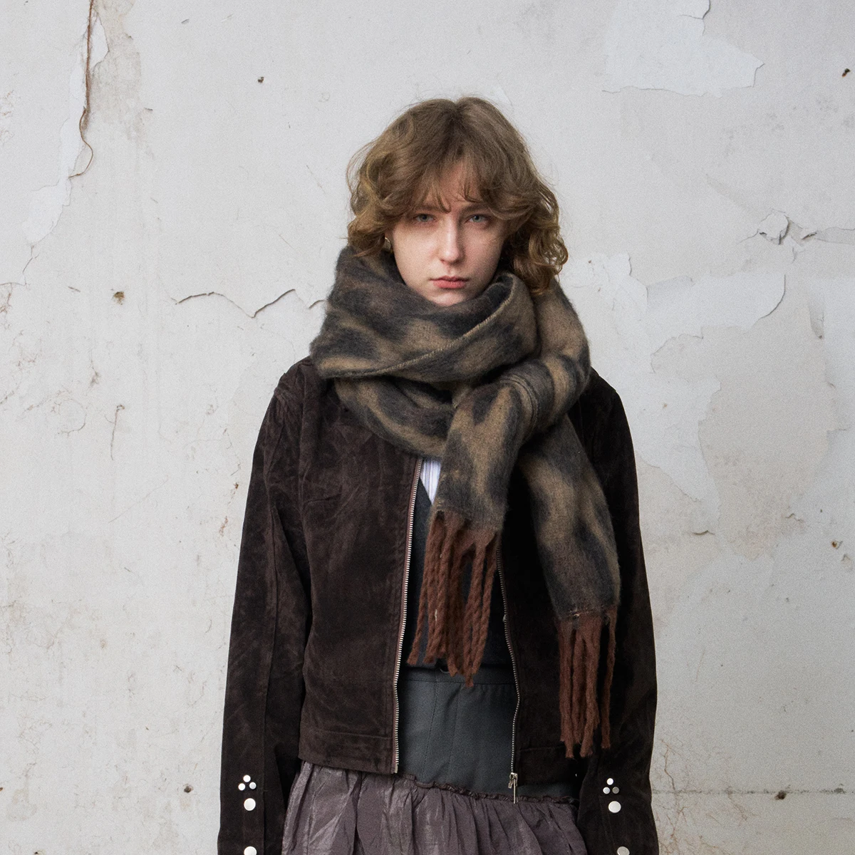 

A Large-Sized Brown Leopard Print Scarf for Women, Suitable for Autumn and Winter Outings, Travel, Cold Protection, Photography