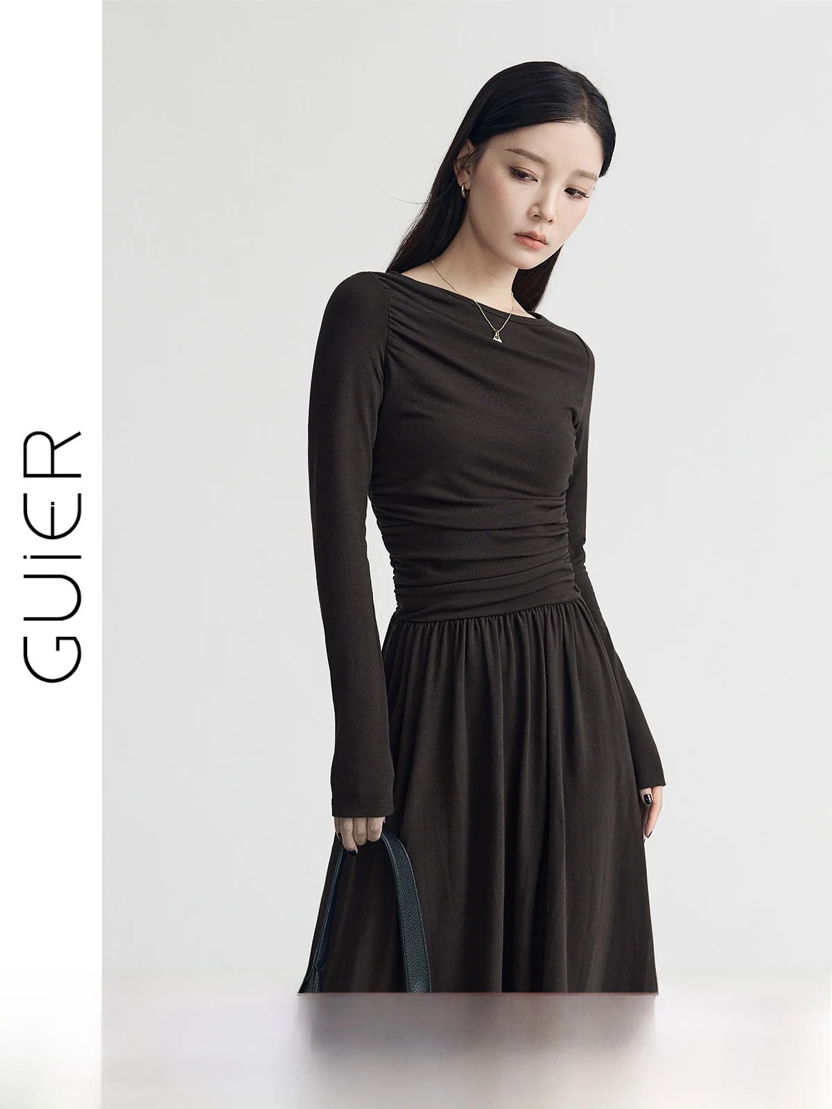 

Весна 2025: Новая женская винтажная приталенная длинная юбка А-силуэта на одно плечо с завышенной талией из полиэстера, вискозы и спандекса