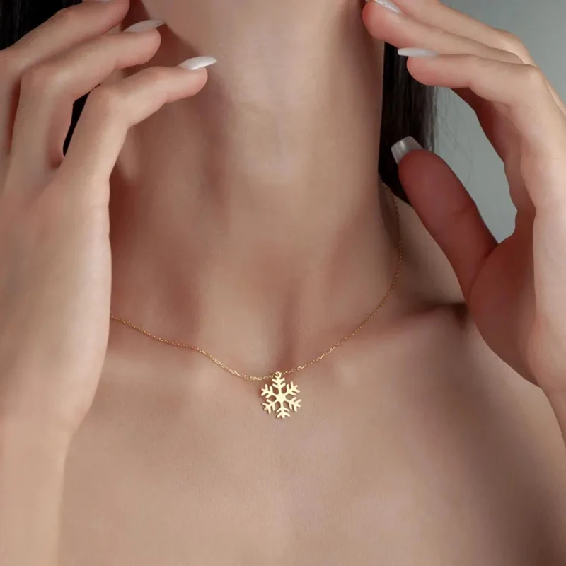 قلادة مجوفة مطلية بالذهب عيار 18 قيراط لعيد الميلاد على شكل ندفة الثلج من الفولاذ المقاوم للصدأ للنساء مجوهرات عصرية #5