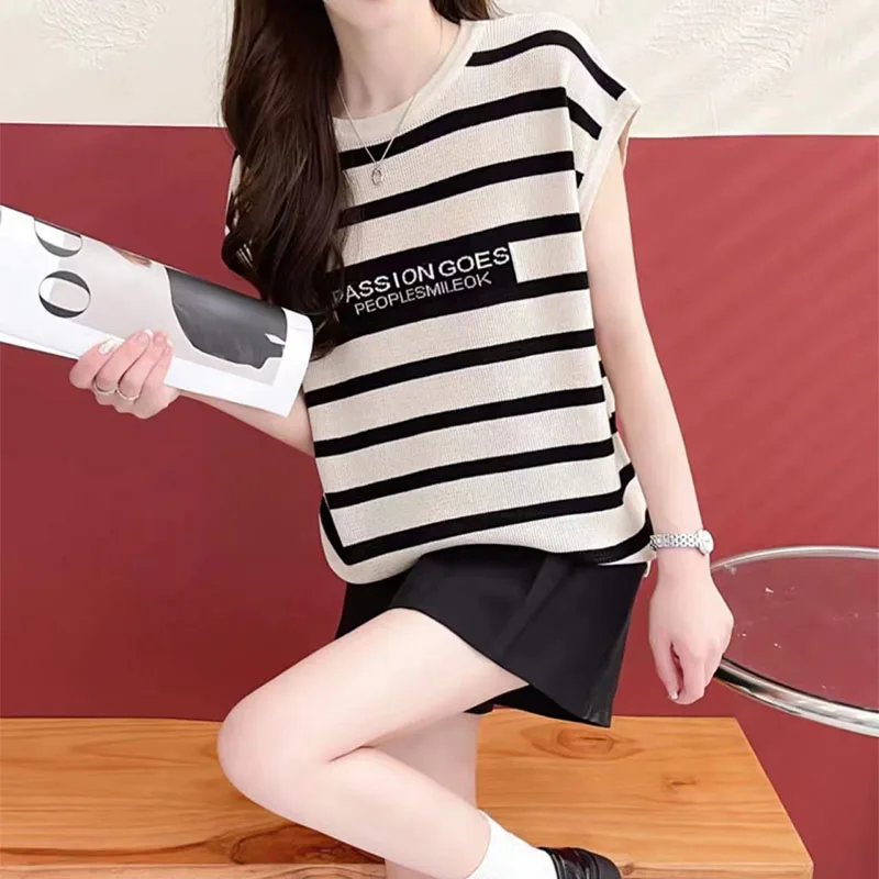 

Knitted short sleeved casual women's fashionable women's T-shirt women's striped sweet summer top fashionable new vest ﻿