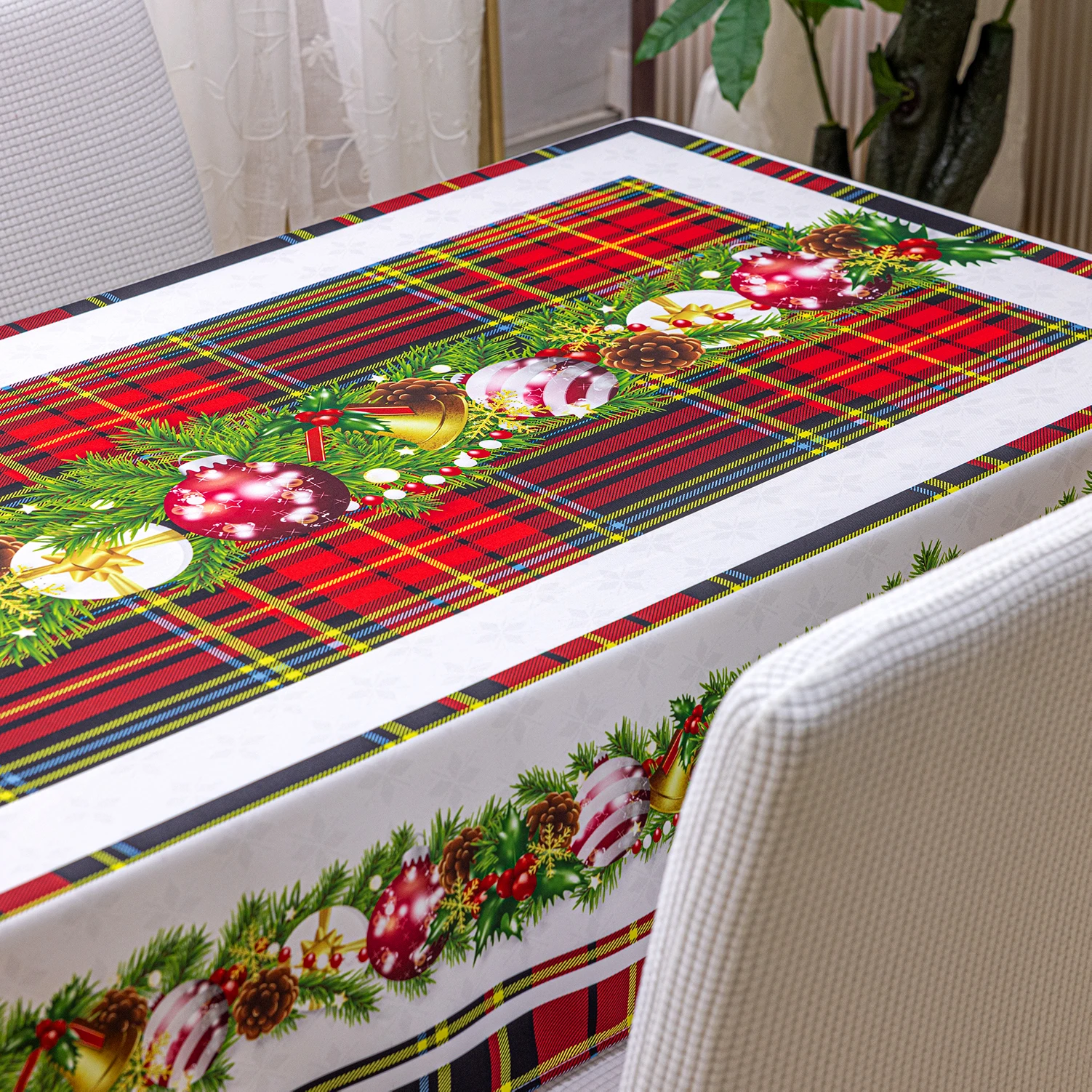 Red and green checked Christmas ball printed polyester rectangular tablecloth, kitchen party dining tablecloth