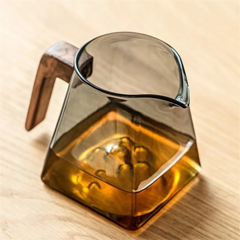 450ml Mountain View Bottom Glass Fair Cup With Wooden Handle Tea Pitcher Kung Fu Tea Set Chahai Tea Ceremony Accessories