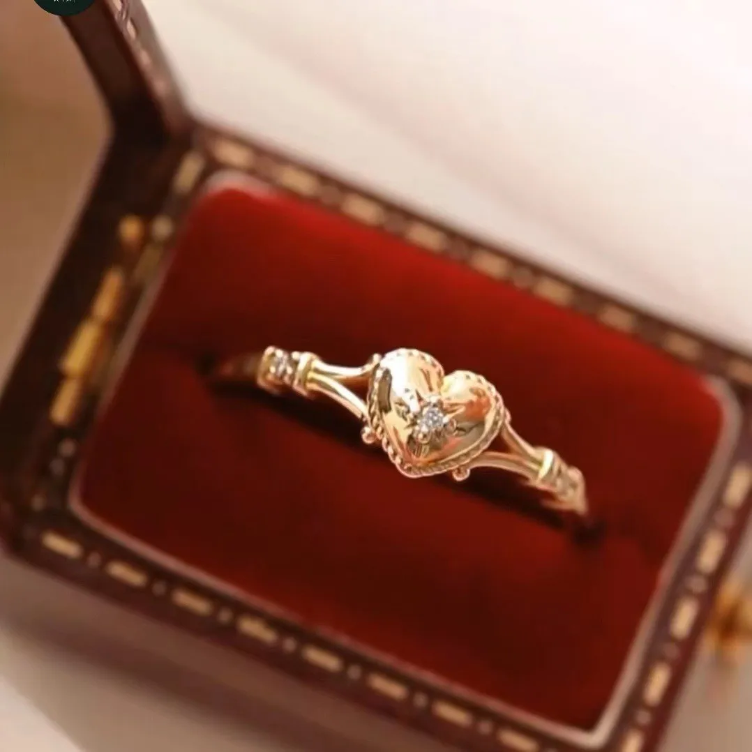 

Simple heart-shaped ladies gold-plated ring Instagram influencer wearing accessories Love accessories