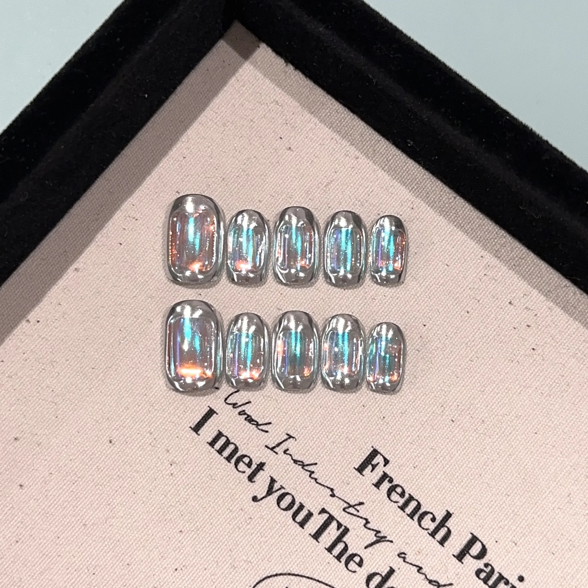 Handmade Silver Aurora Short Nail Tips Wearable False Nails Luxury European Style Artificial Nails with Glitter Design