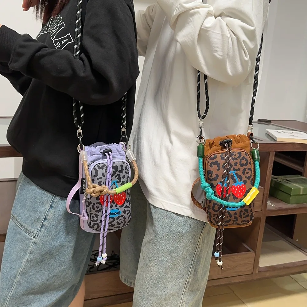 Nylon fabric lightweight color-blocking crossbody bag, outdoor sports rope drawstring, waterproof single-shoulder small bag