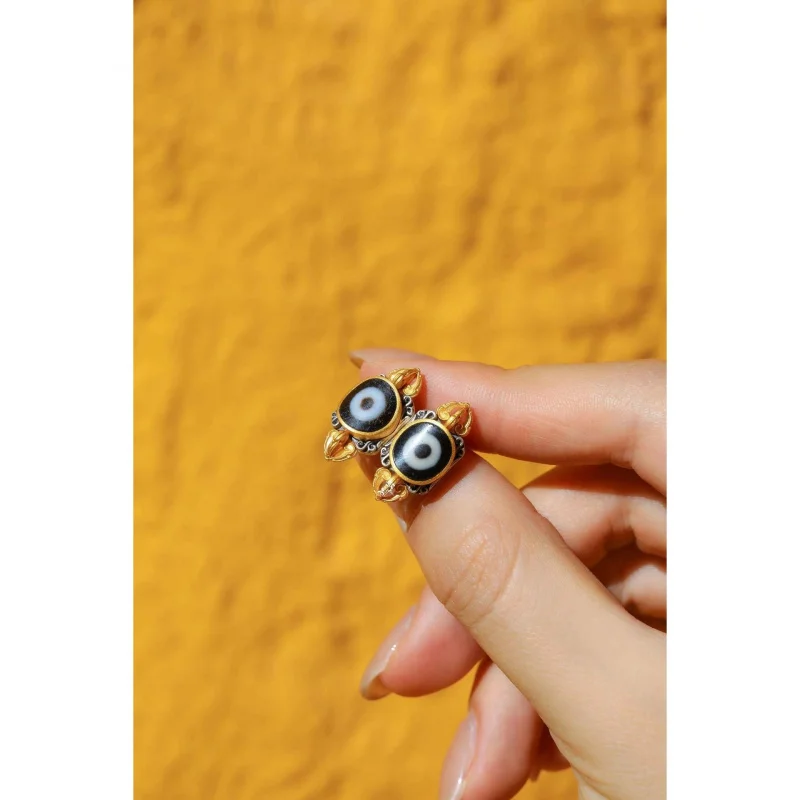 

Tibetan-style ethnic imitation dzi bead earrings silver Fashionable and elegant retro design with a high-end feel, versatile ear