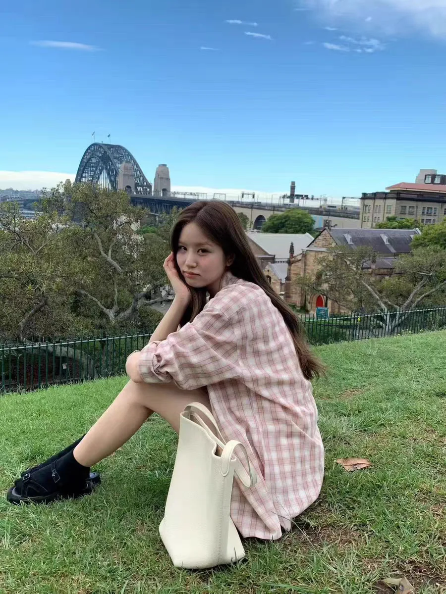 

Свободная женская рубашка в клетку Spring East Gate OUCE в непринужденном стиле, с защитой от солнца, универсальный дышащий хлопковый топ с длинным рукавом на пуговицах