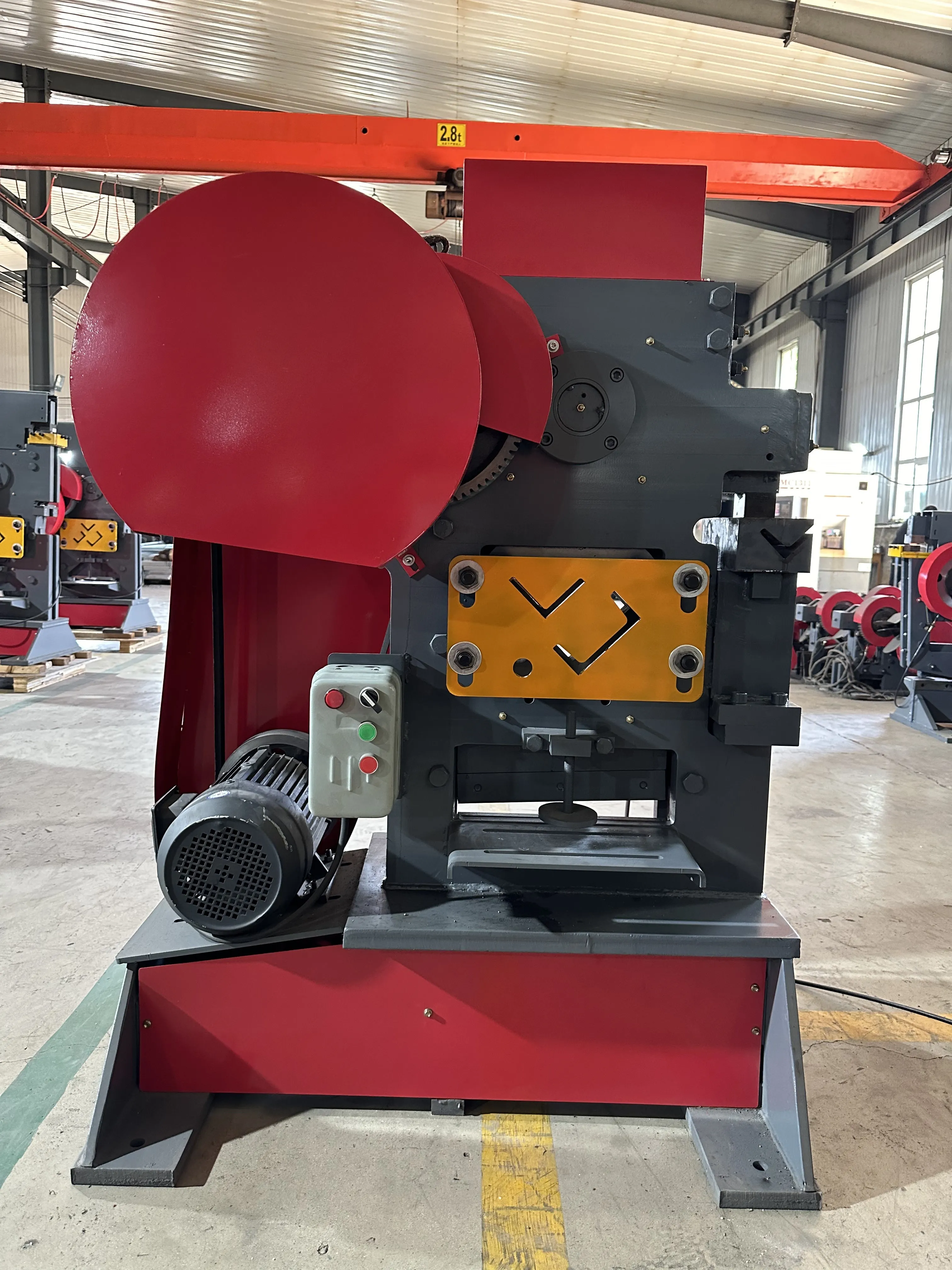 Machine de poinçonnage et de cisaillement Machine de découpe d'angle en acier inoxydable Machine de découpe hydraulique