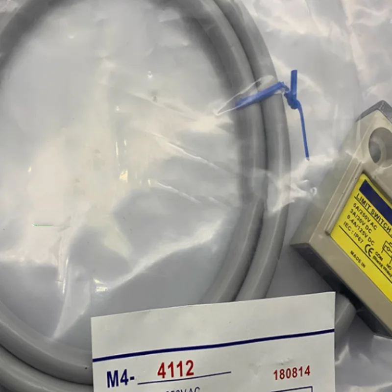 

2PCS New Limit Switch M4-4111 M4-4112 M4-4114 M4-4106 M4-4104-2 M4-4102 M4-4102-2 M4-4101 M4-4103 M4-4104