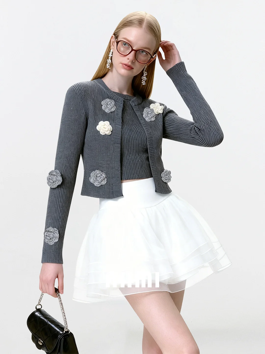 

Зимний вязаный свитер AHMI с 3D-цветами, серия Miu, шерстяной топ для девочек, мягкий, с длинными рукавами, круглым вырезом, теплый, флисовый трикотаж