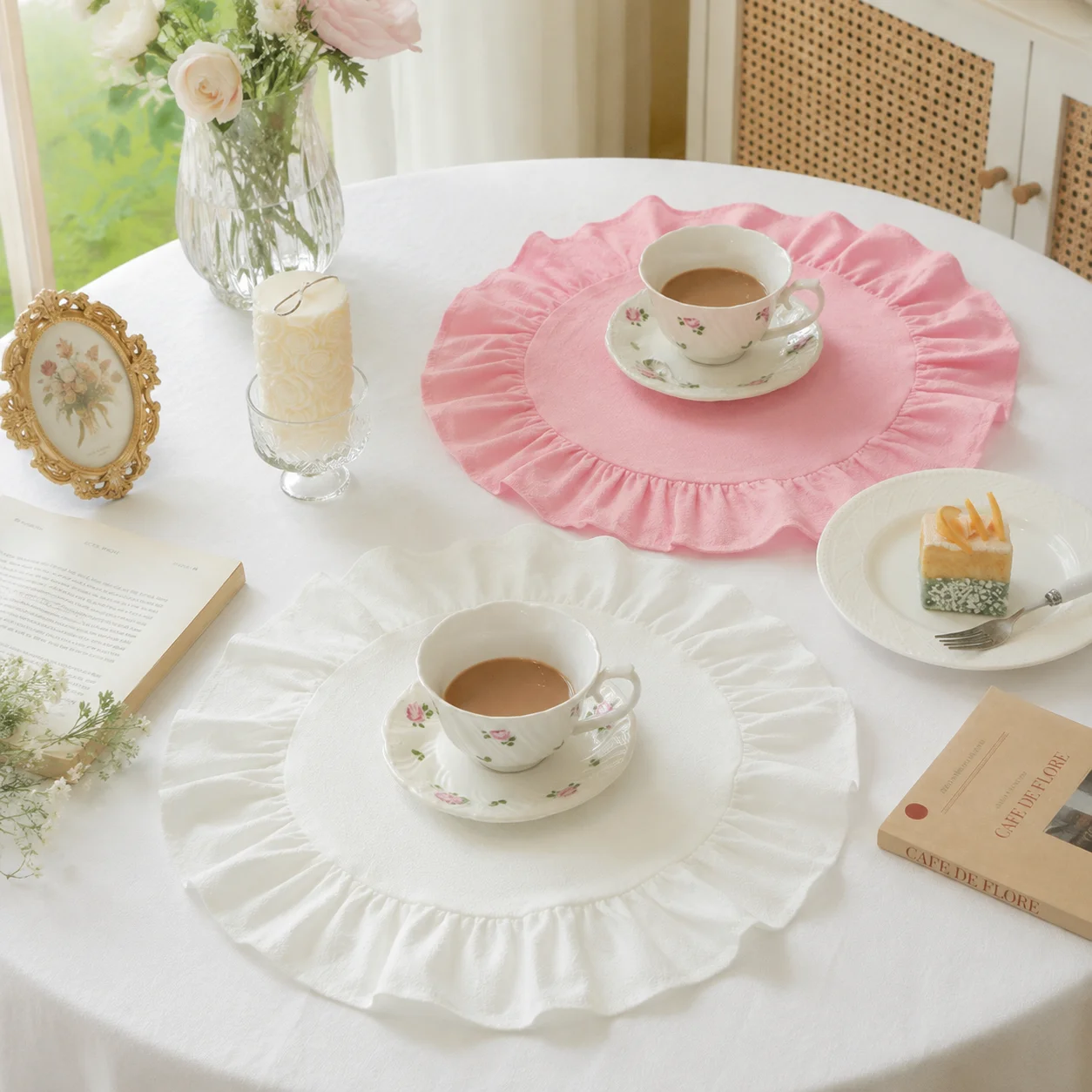 2/4pcs Round fabric placemat with ruffled trim, suitable for everyday brunch at home or outdoor picnics view 3