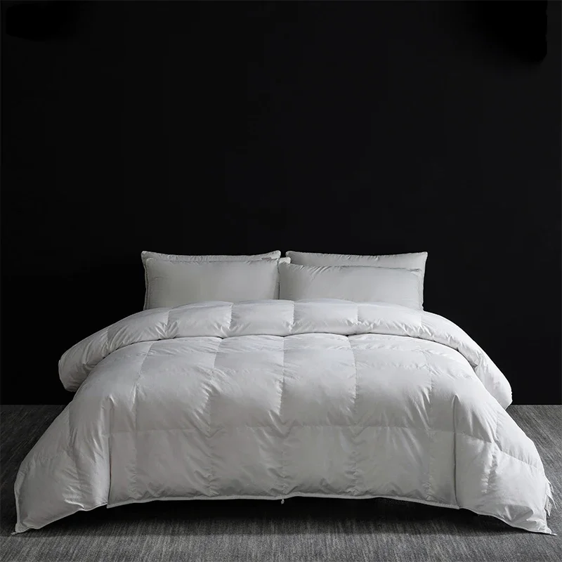 2025's High-End Bedding Innovation: Goose Down and Silk Quilts, Full/Queen/King, for Every Temp.