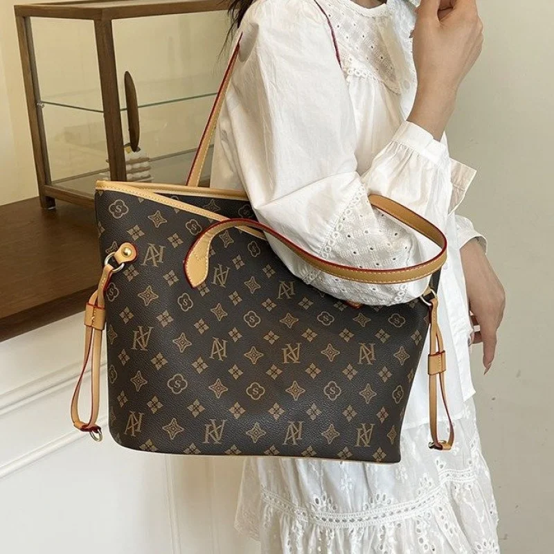 

Modish Women's Tote Bag Made Of Marten-Print Leather With Trendy El Salvador Elegant Lightweight Daily Style