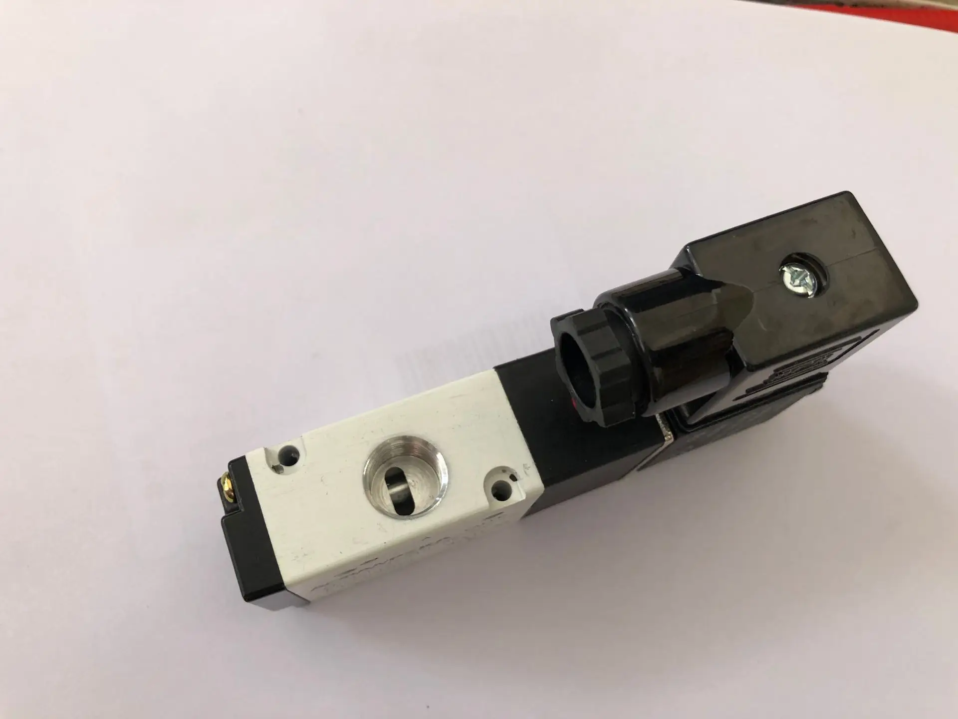 3 Way 2 Position Airtac Electric Solenoid Valve 3V210-08 1/4\