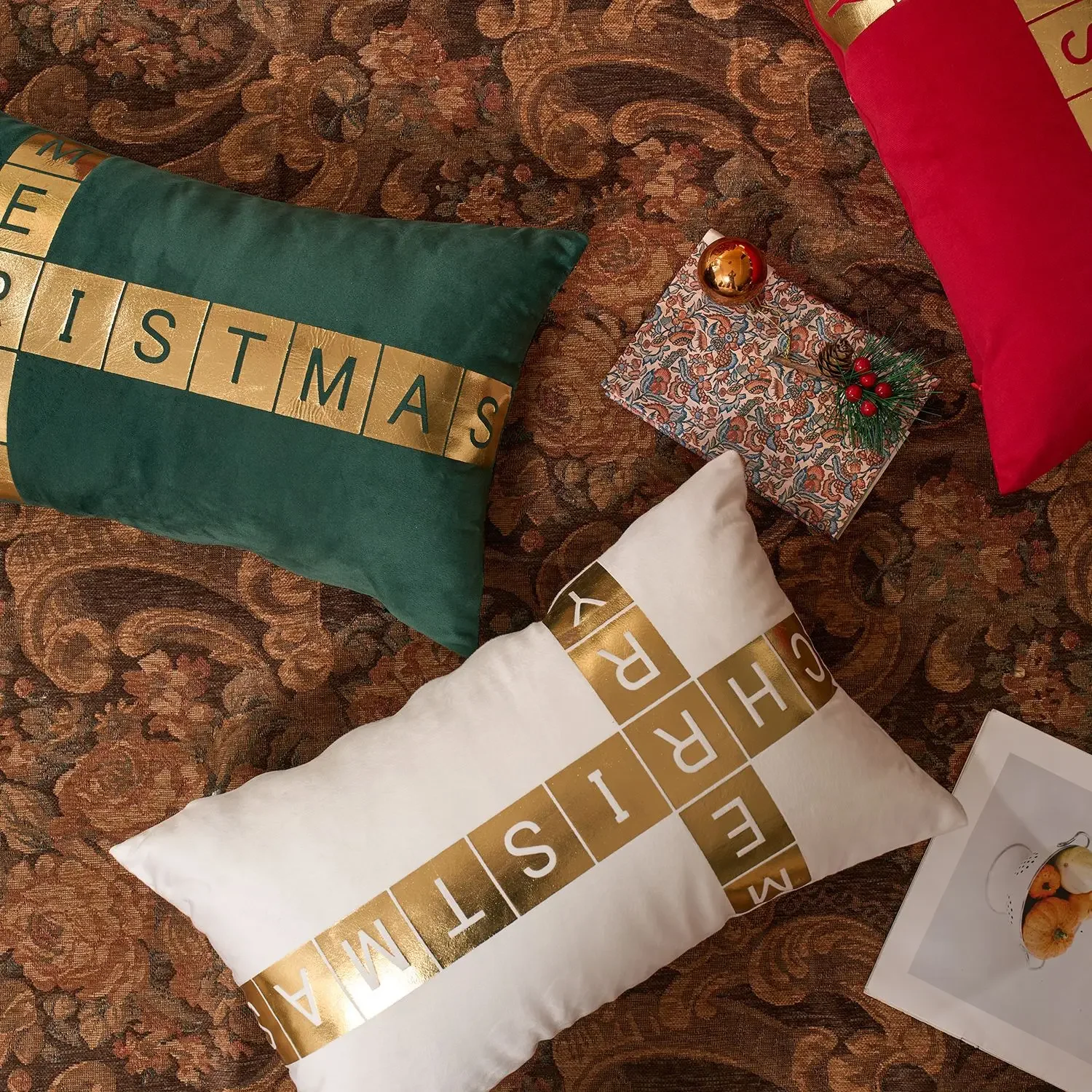 2PCS Christmas Lumbar Pillow Cover 30x50cm Gold Foil Merry Christmas Luxury Velvet Cushion Cover for Sofa Bed Festive Home Decor