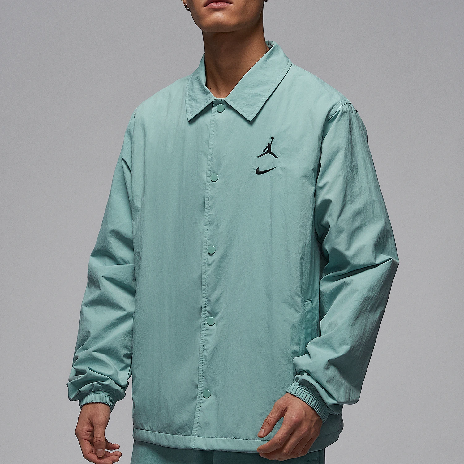 

Nike genuine Jordan Men's Loose-Fit Outdoor Woven Jacket HF9354-309