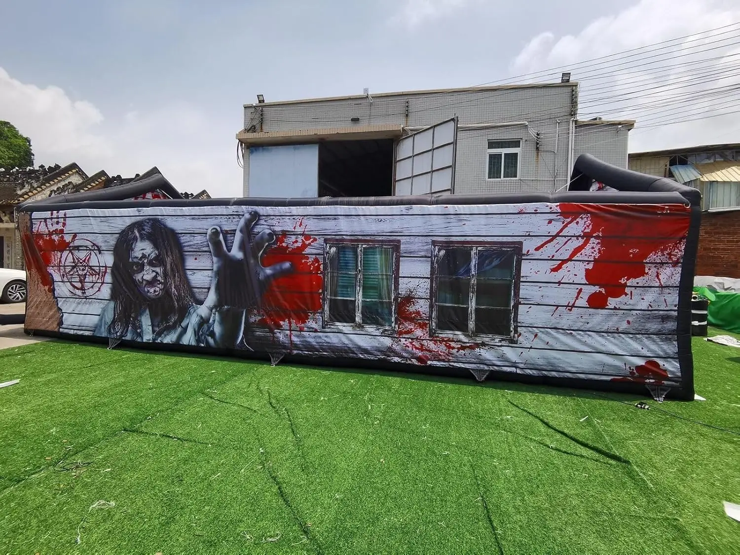 Gigantisch opblaasbaar spookhuis doolhofspel 10x5x3,5m formaat, perfect voor Halloween-labyrintfeesten en leuke evenementen