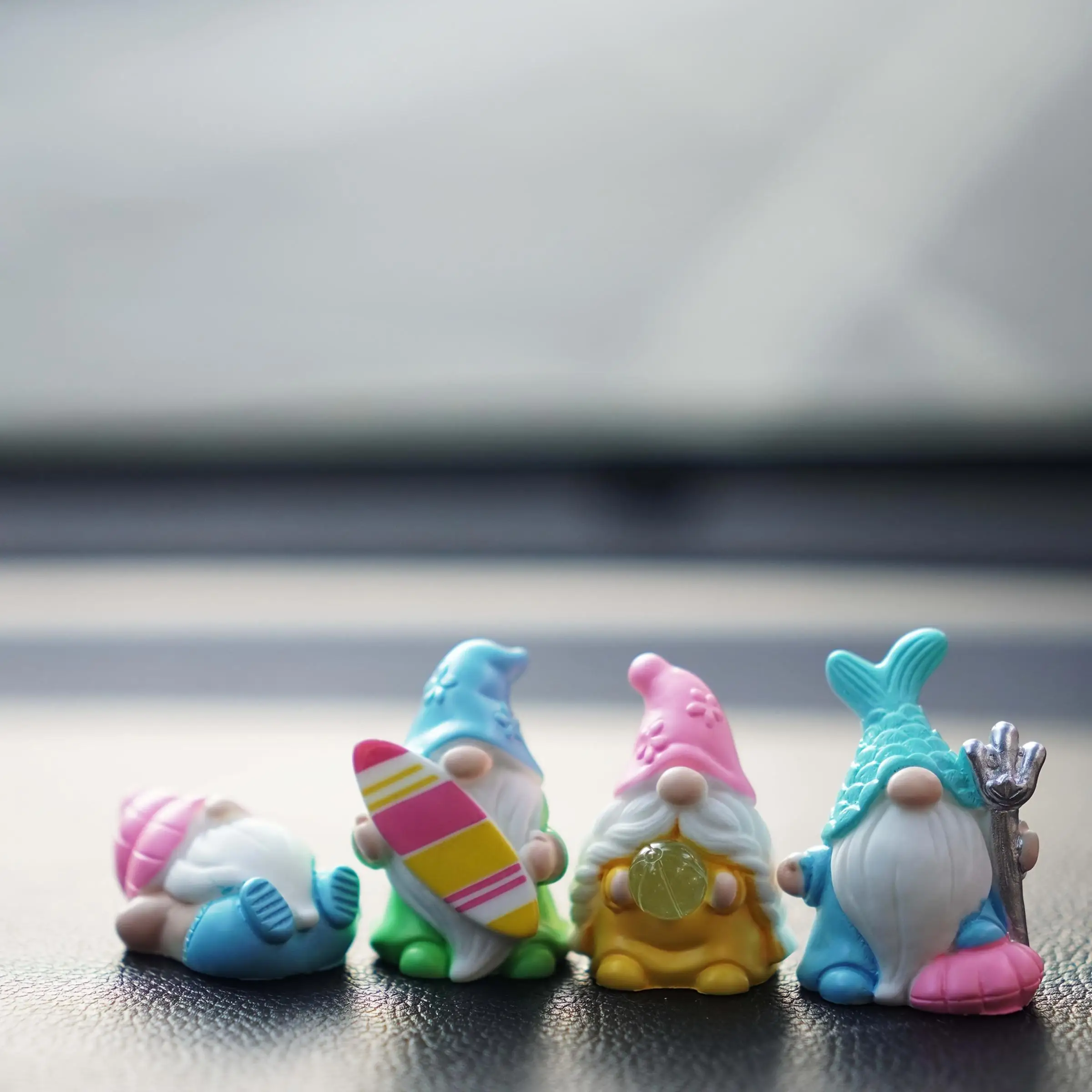 【Creative Beach Dolls】4-Piece Set of Creative Miniature Summer Beach Dolls | DIY Beach Landscape Decoration Accessories for Vari