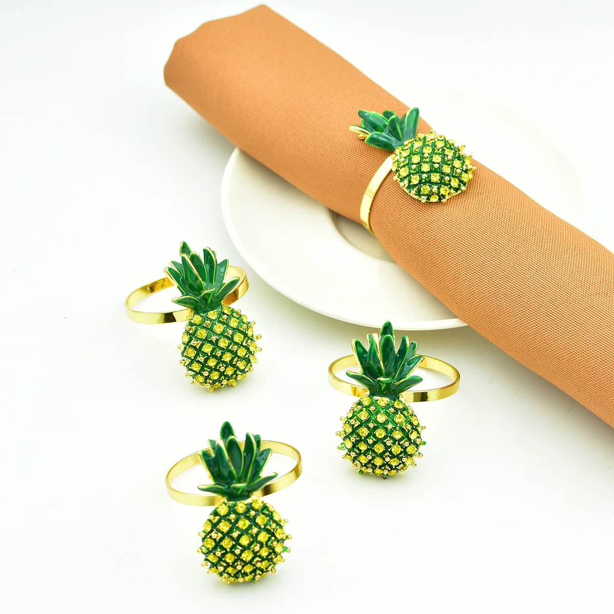 

4pcs Pineapple Shaped Napkin Rings Alloy Metal Decorative Table Setting Serviette Buckle Banquet Wedding Summer Home Dining