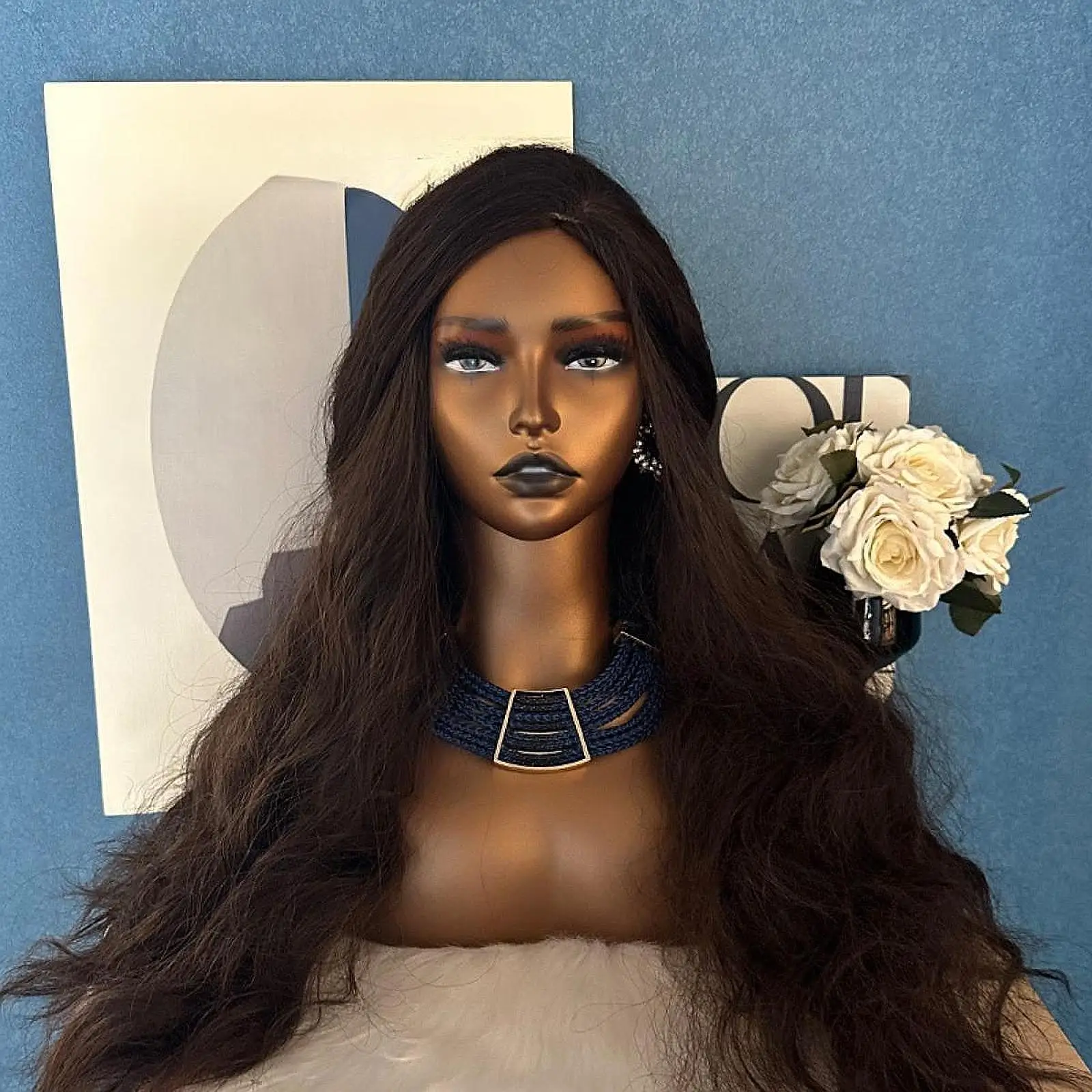 

Реалистичная голова манекена, многофункциональная стойка для шляп, женская голова манекена с плечом для серег, шарф, парик, шапки, ювелирные изделия