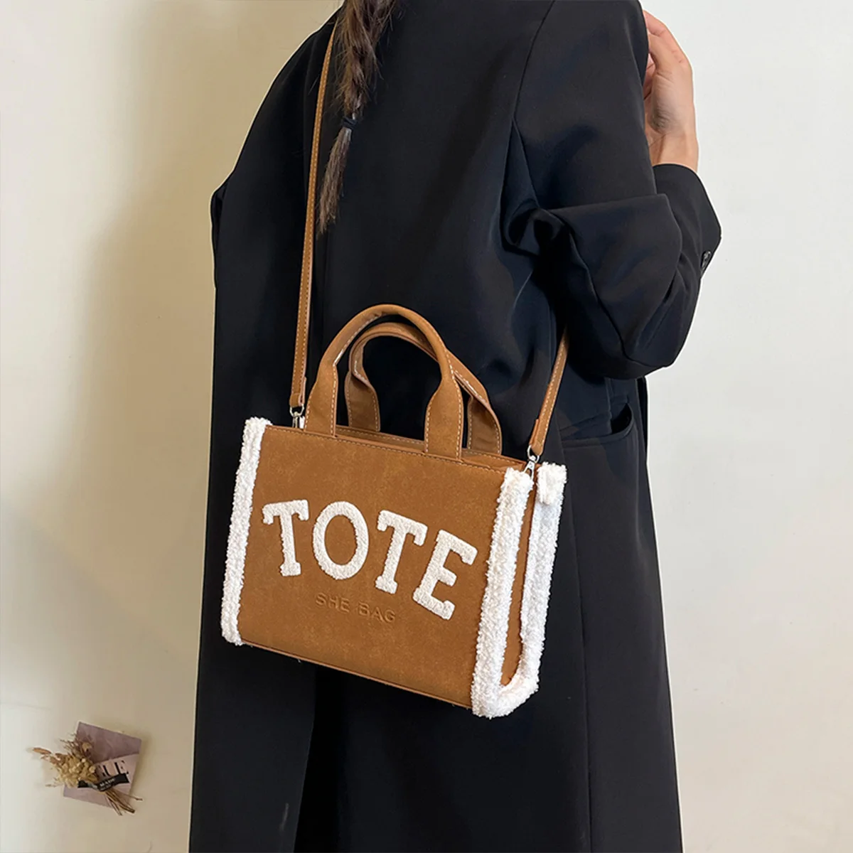 

Women Vintage Plush Shoulder Bag Letter Decor Soft Texture Lightweight Large Capacity PU Zipper Adjustable Strap for Daily Use